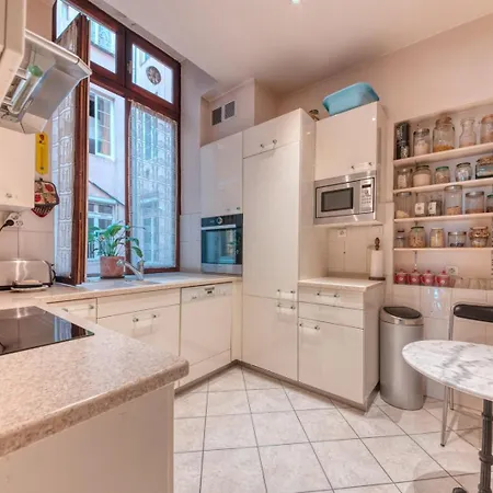 Guestready - Literary Retreat Amidst Antiques Appartement *