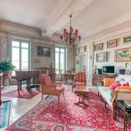 Guestready - Literary Retreat Amidst Antiques Lyon